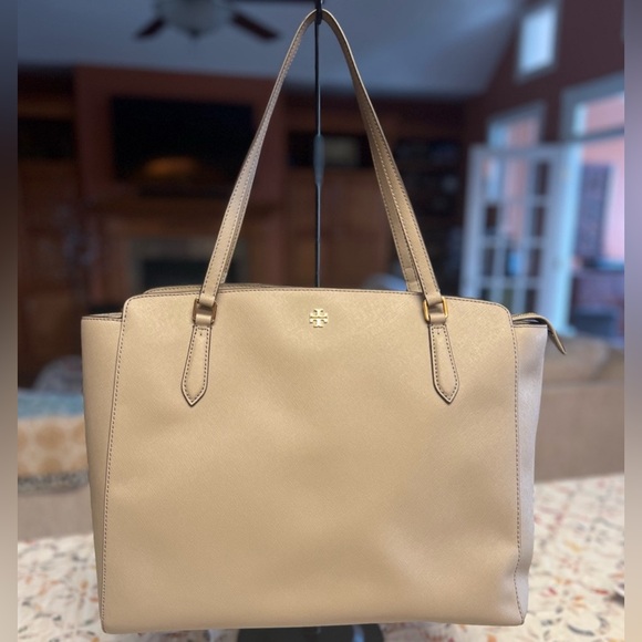 TORY BURCH Large Top Zip Tote Saffiano Leather in French Gray. NWT - Picture 2 of 9